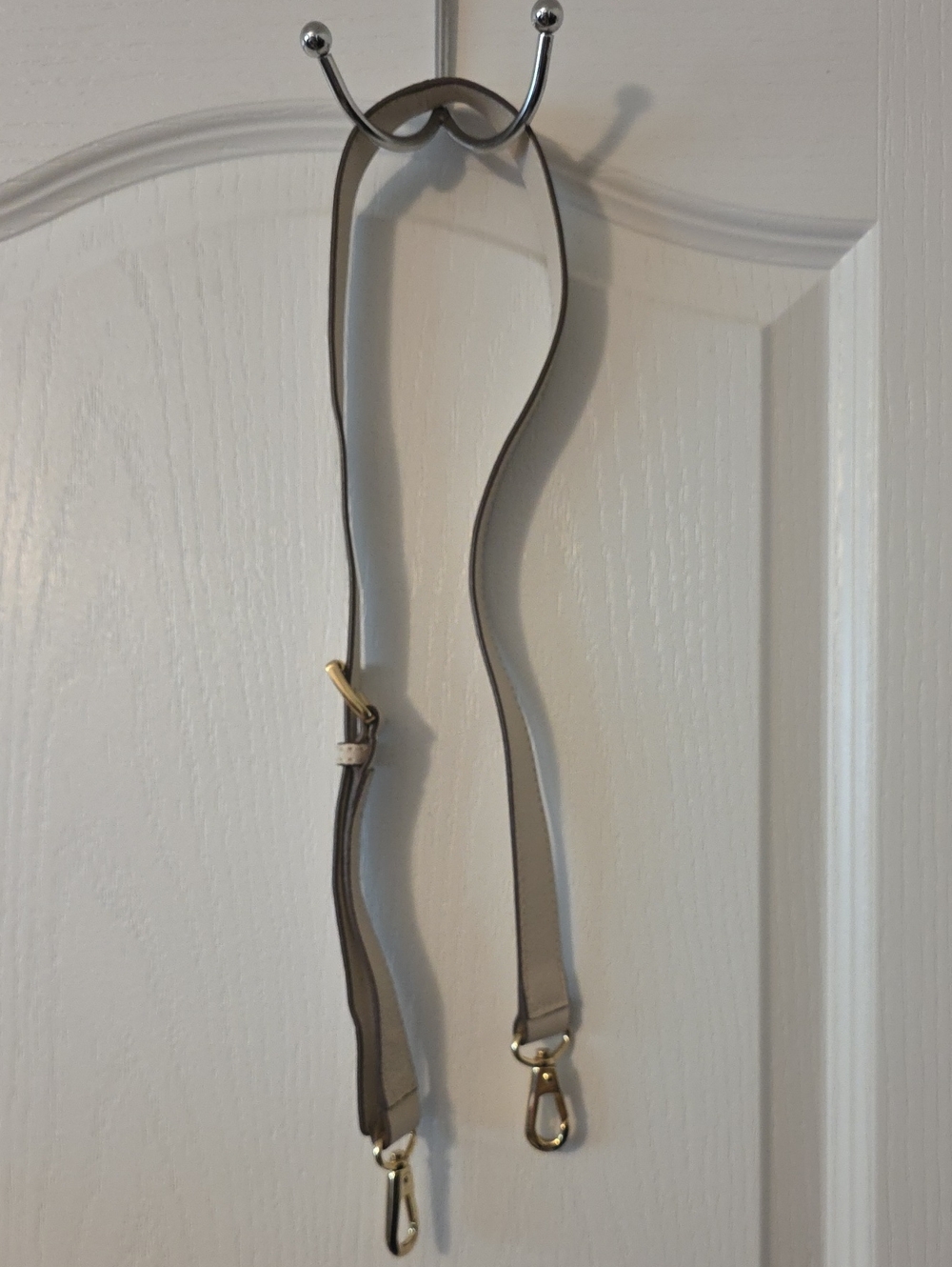 MICHAEL KORS ADJUSTABLE LEATHER CROSSBODY STRAP IN TAUPE WITH GOLD HARDWARE